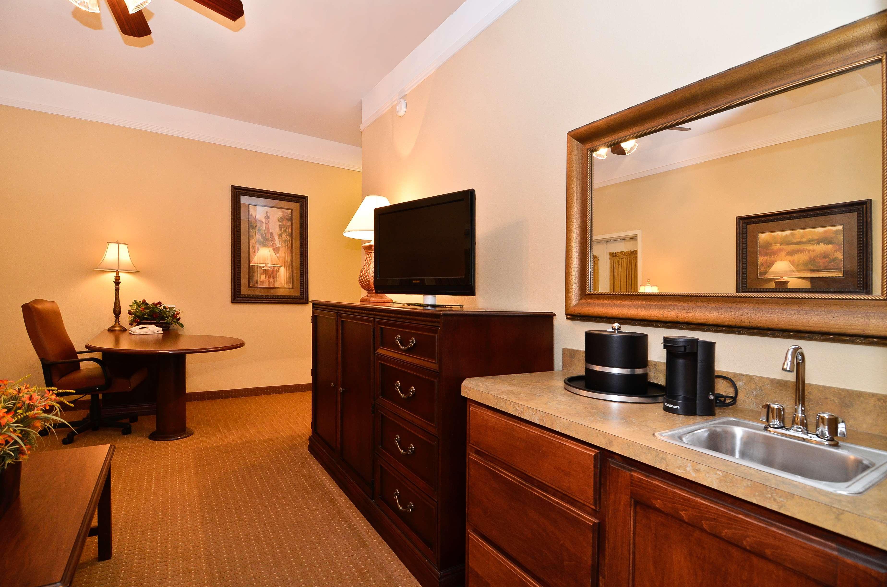 Best Western Plus Monica Royale Inn & Suites Greenville Exterior photo